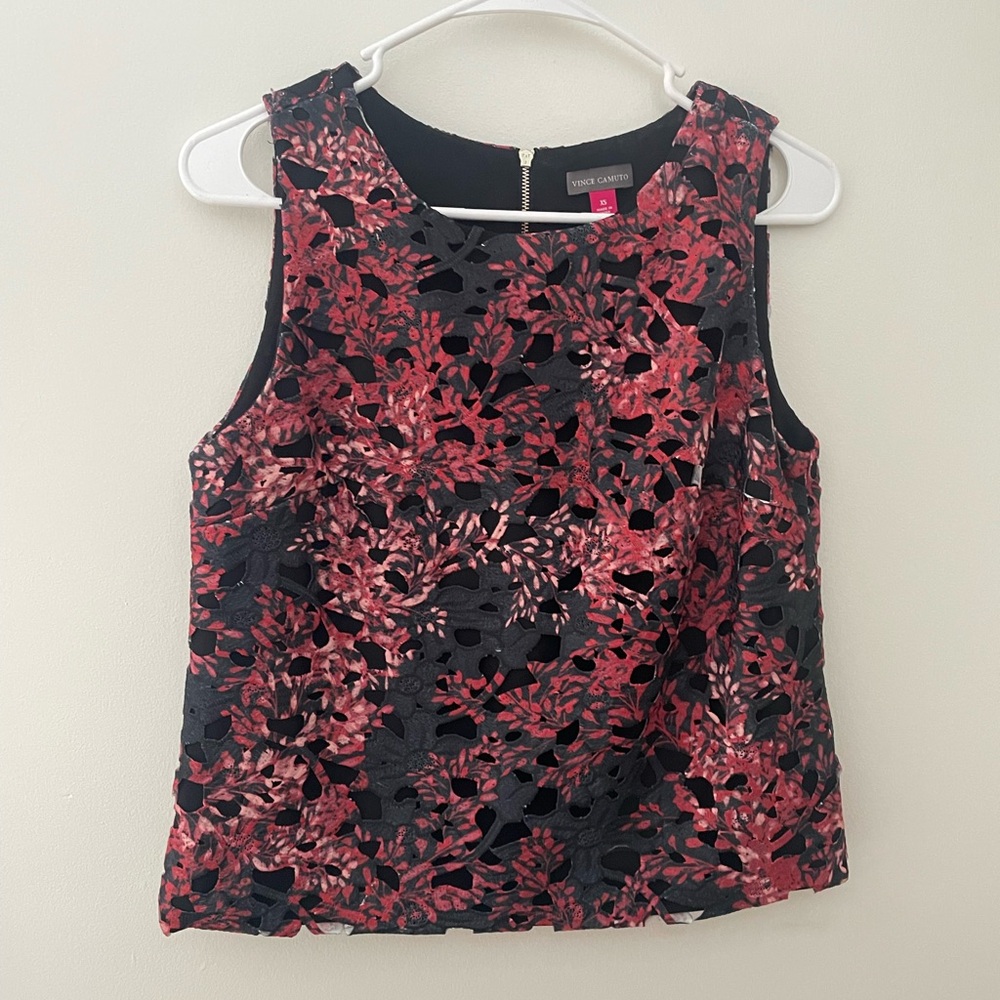 Vince Camuto Black and Red Sleeveless Top With Quarter Zip Back Size XS
